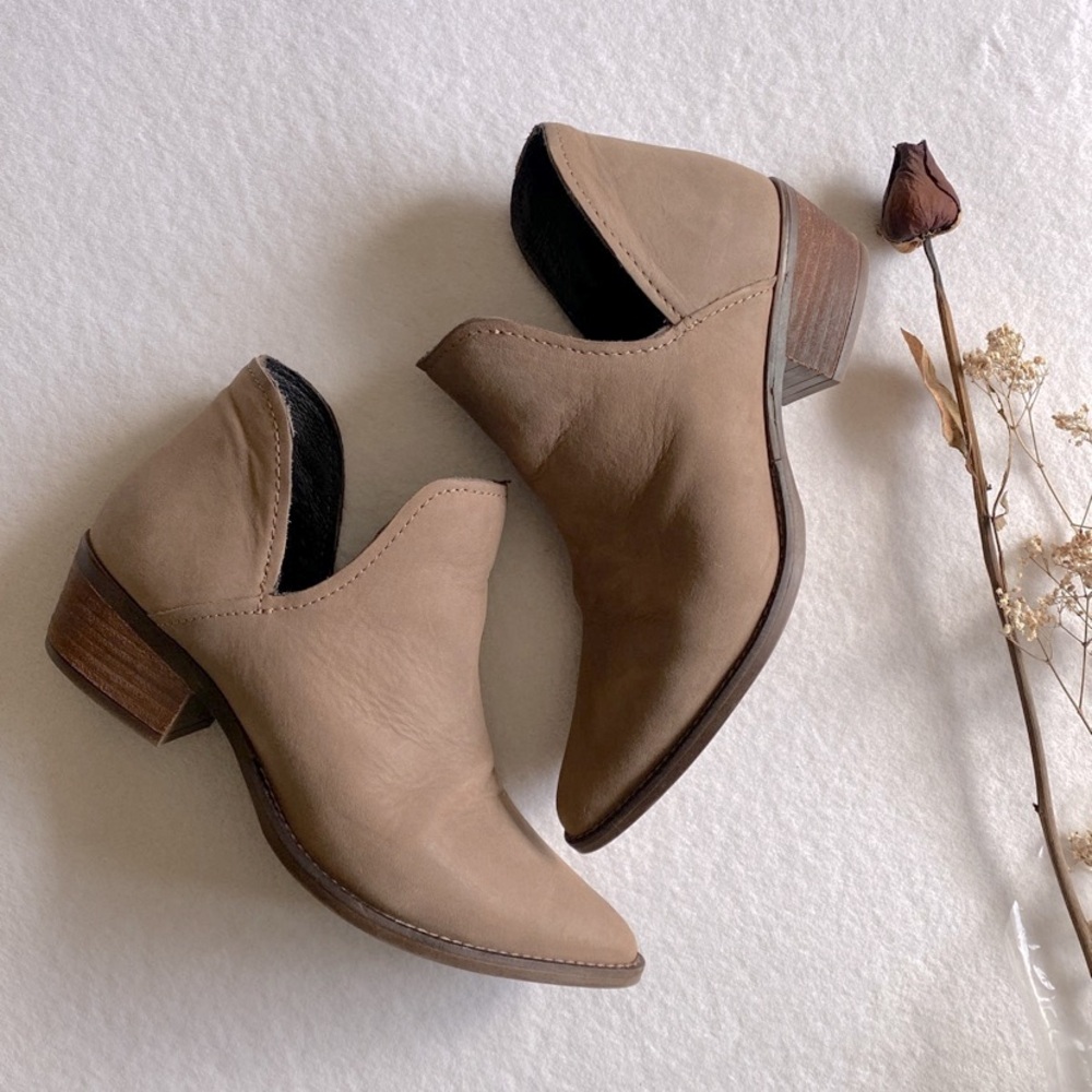 Steve Madden Austin Stone Nubuck Leather Booties